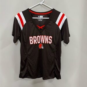 NFL Team Apparel Women's Cleveland Brown T-Shirt. Size M